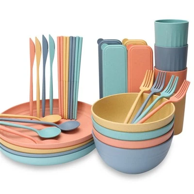 Set plastičnog posuđa za višekratnu upotrebu